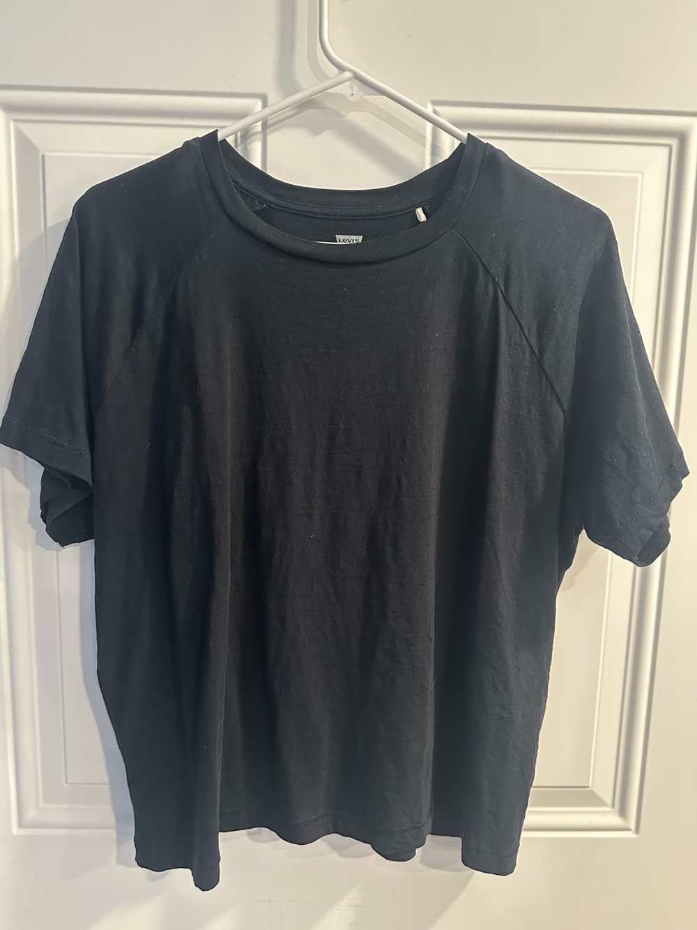 Women’s Levi’s relaxed, fit black T-shirt XL